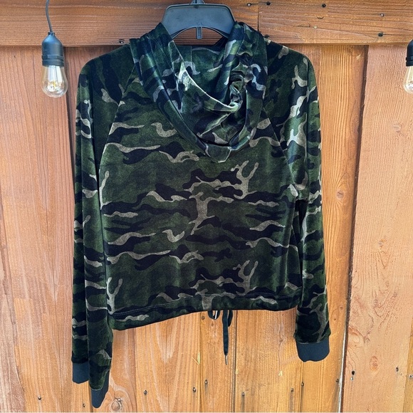 Pam & Gela cropped camo hoodie - Picture 7 of 8